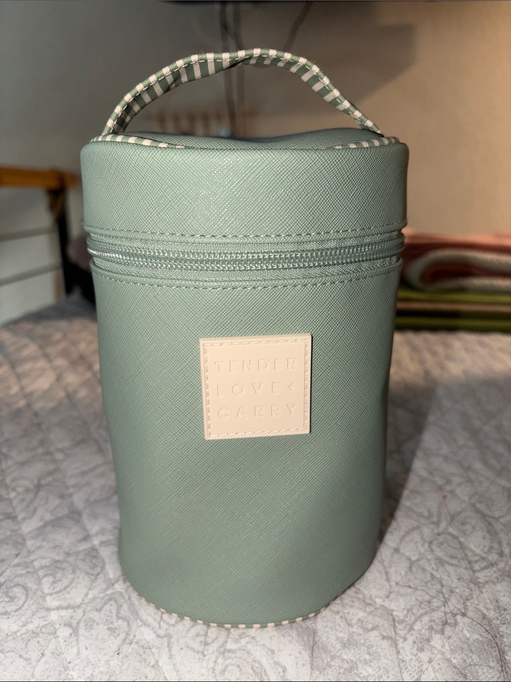 Tender Love Carry Mint Green Cylindrical Cosmetic Case